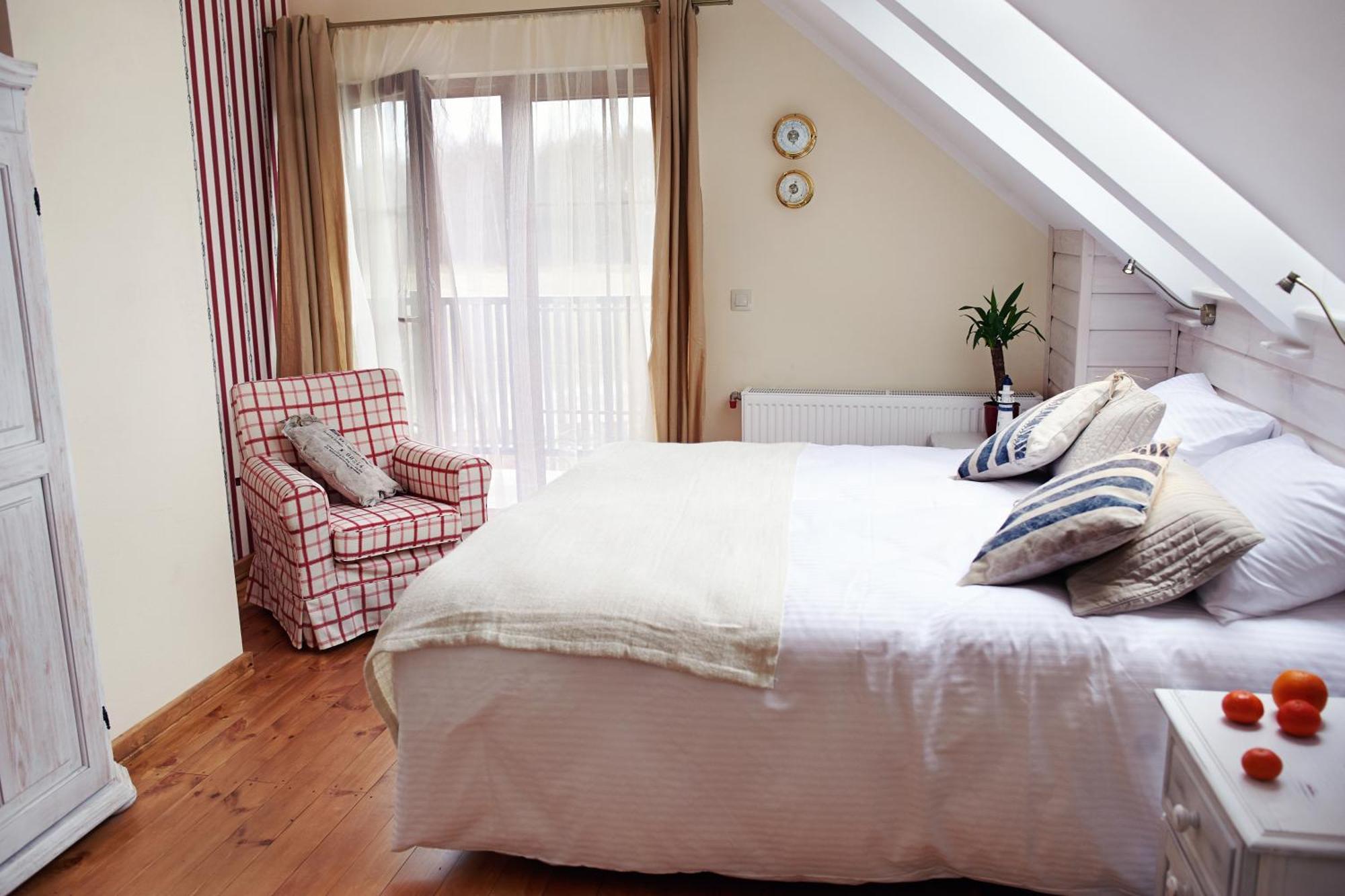 Ostoja Dwa Jeziora Bed & Breakfast 4*